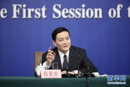 图为肖亚庆回答记者提问。新华网 中国政府网 翟子赫 摄
