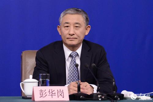 国务院国资委副秘书长、新闻发言人彭华岗 人民网记者 郝勇 摄