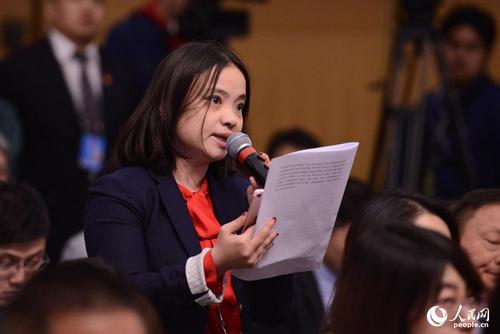 成都商报记者提问 人民网记者 张启川 摄