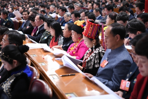 （4）全国政协十三届一次会议举行第三次全体会议