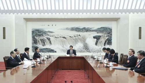 十三届全国人大一次会议主席团常务主席第二次会议举行 栗战书主持