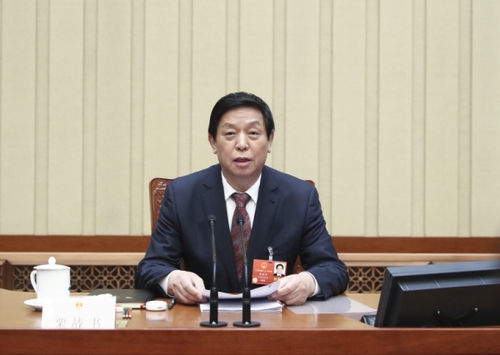 （1）十三届全国人大一次会议主席团举行第三次会议