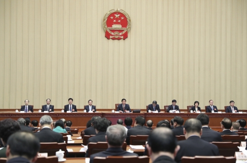 （2）十三届全国人大一次会议主席团举行第三次会议