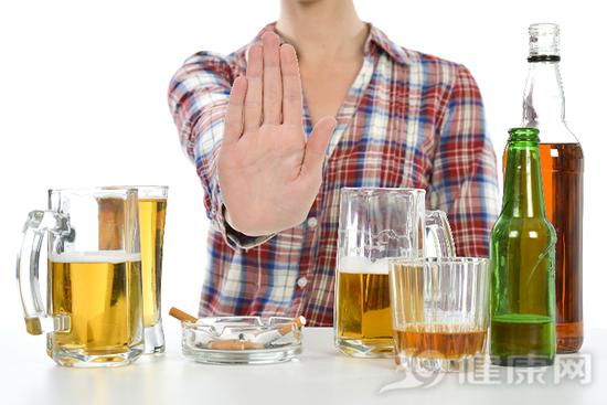 浓茶解酒伤心肾！酒后做这5件事会要命
