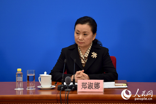 法案组副组长、全国人大常委会法工委副主任郑淑娜。人民网记者 翁奇羽 摄