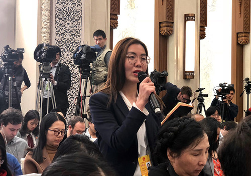 封面记者提问