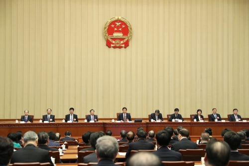 （2）十三届全国人大一次会议主席团举行第四次会议