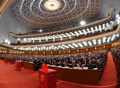 （3）十三届全国人大一次会议举行第三次全体会议