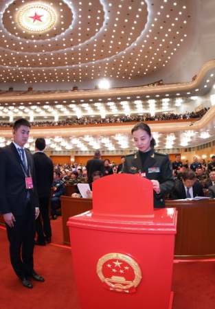 （12）十三届全国人大一次会议举行第三次全体会议