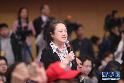 图为中央人民广播电台记者提问。新华网 中国政府网 翟子赫 摄
