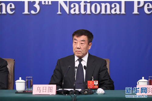 图为财经委副主任委员乌日图。新华网 中国政府网 翟子赫 摄