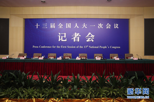 图为记者会开始前。新华网 中国政府网 陈杰 摄