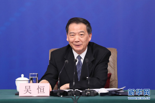 教科文卫委副主任委员吴恒回答记者提问