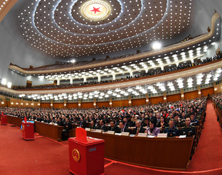 十三届全国人大一次会议举行第三次全体会议