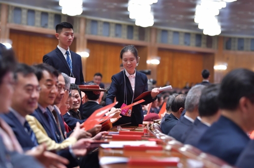 （7）全国政协十三届一次会议举行第四次全体会议