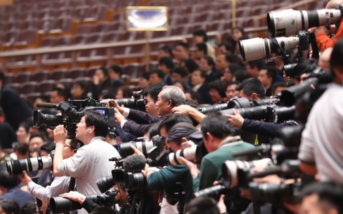 （14）全国政协十三届一次会议举行第四次全体会议