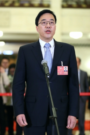 （3）全国政协委员接受采访