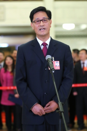 （5）全国政协委员接受采访