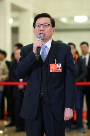 （10）全国政协委员接受采访
