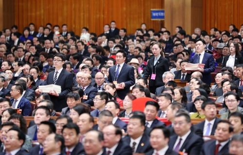 （7）十三届全国人大一次会议举行第五次全体会议
