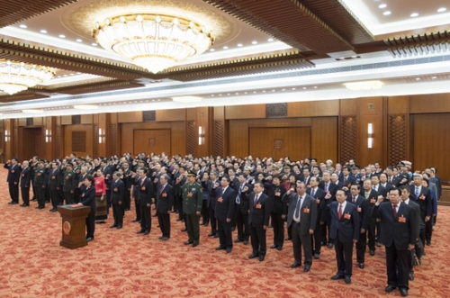 第十三届全国人民代表大会常务委员会委员进行宪法宣誓