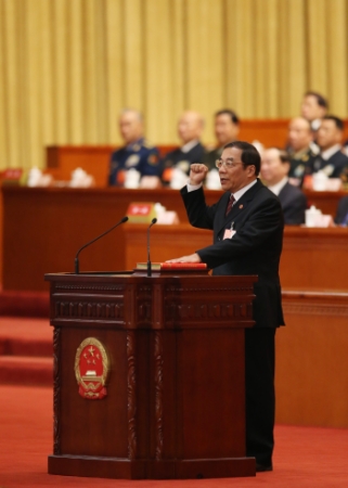 国家监察委员会主任杨晓渡进行宪法宣誓