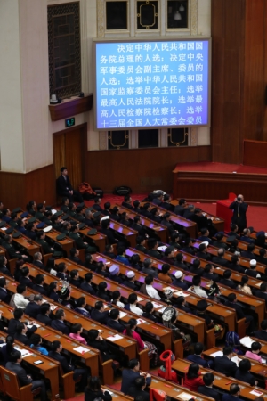 （3）十三届全国人大一次会议举行第六次全体会议
