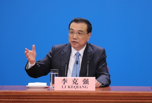 （1）李克强总理会见采访两会的中外记者并回答提问