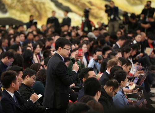 （5）李克强总理会见采访两会的中外记者并回答提问