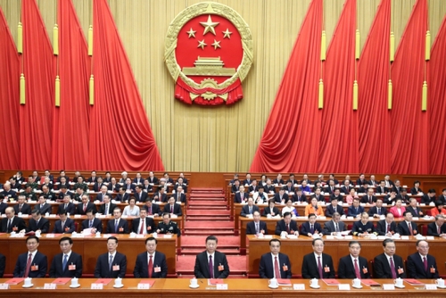 （2）十三届全国人大一次会议在京闭幕