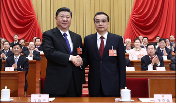 习近平同李克强亲切握手
