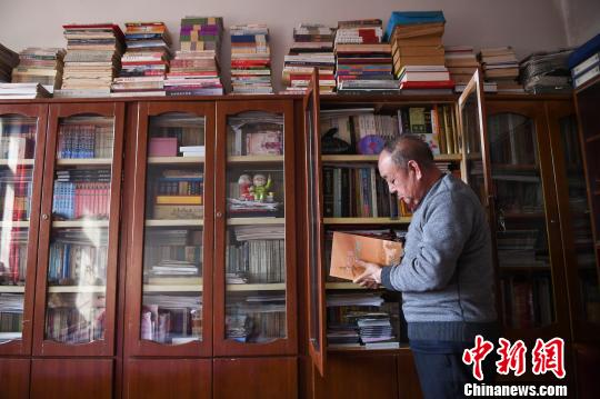 常四龙告诉记者，1984年，当时高平市文博馆成立，只有6间房子，没有经费没有人力。　武俊杰 摄