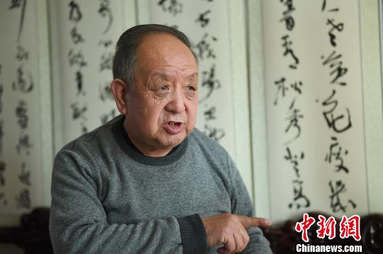 常四龙接受记者采访。　武俊杰 摄