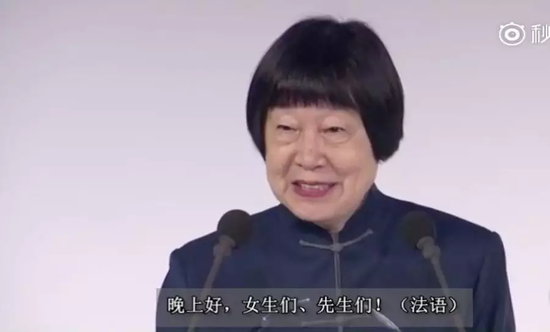 82岁中国老人获世界大奖 上台领奖一张口征服全场