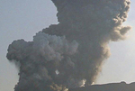 日本新燃岳火山再度喷发 浓烟高达3200米