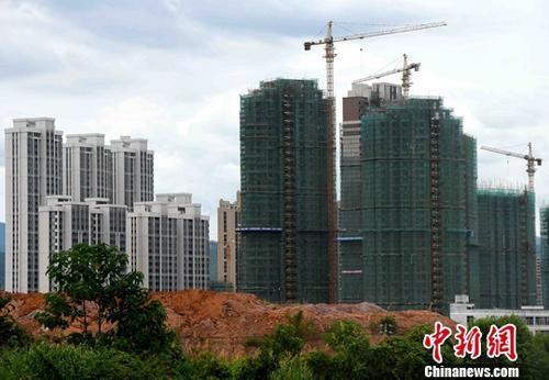 7月18日，福建省三明市一处房地产楼盘正在开发建设中。当日，中国国家统计局发布的数据显示，6月份70个大中城市中，一二线城市房价同比涨幅连续回落。 <a target='_blank' href='http://www.chinanews.com/'>中新社</a>记者 张斌 摄 7月18日，福建省三明市一处房地产楼盘正在开发建设中。当日，中国国家统计局发布的数据显示，6月份70个大中城市中，一二线城市房价同比涨幅连续回落。 <a target='_blank' href='http://www.chinanews.com/'>中新社</a>记者 张斌 摄