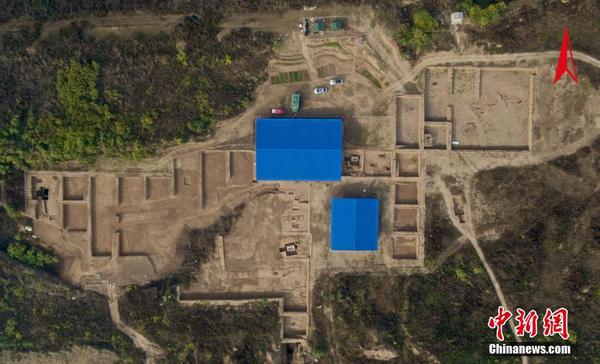 陕西高陵杨官寨遗址庙底沟文化墓地发掘区航拍。陕西省考古研究院 供图