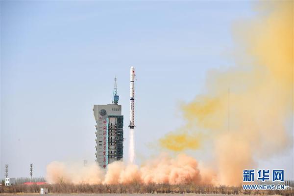 4月10日12时25分，我国在酒泉卫星发射中心用长征四号丙运载火箭，成功将遥感三十一号01组卫星和微纳技术试验卫星发射升空，卫星进入预定轨道。
