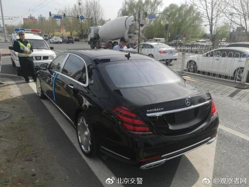 司机违法进公交专用道被查 称300万的车也敢扣?