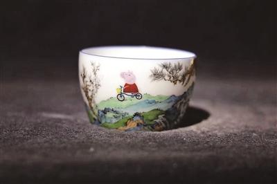 小猪佩奇游春马蹄杯走红 有商家售同款1个399元