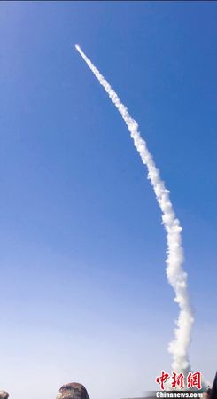 火箭发射升空。唐明军 摄