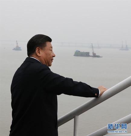 4月26日下午，中共中央总书记、国家主席、中央军委主席习近平在武汉主持召开深入推动长江经济带发展座谈会并发表重要讲话。这是座谈会前，习近平于25日下午在岳阳城陵矶水文站考察。2