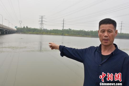 河北邢台农家大叔勇救落水男子网友：大叔真爷们！