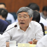 全国政协经济委副主任、中央财经委办公室副主任杨伟民：防风险需多方合力、加快改革