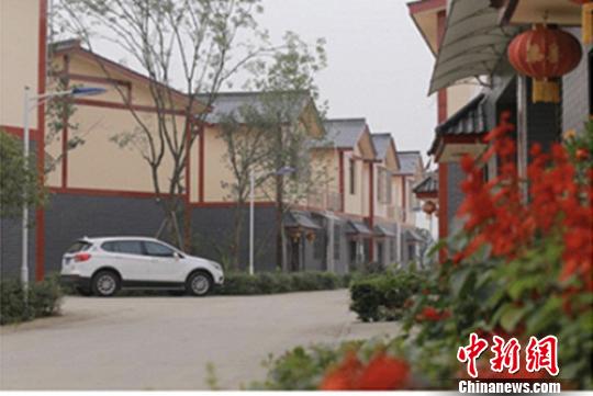 美丽新村。　吴平华 摄