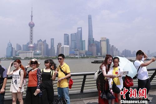 资料图： 上海外滩 <a target='_blank' href='http://www.chinanews.com/'>中新社</a>记者 张亨伟 摄