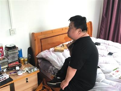 现在舟舟患了滑膜炎、关节炎和痛风，多数时间不想动。