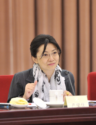 严望佳