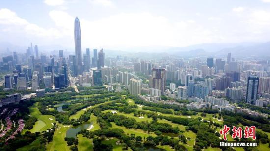 图为航拍深圳高尔夫球场。(资料图片) <a target='_blank' href='http://www.chinanews.com/'>中新社</a>记者 陈文 摄