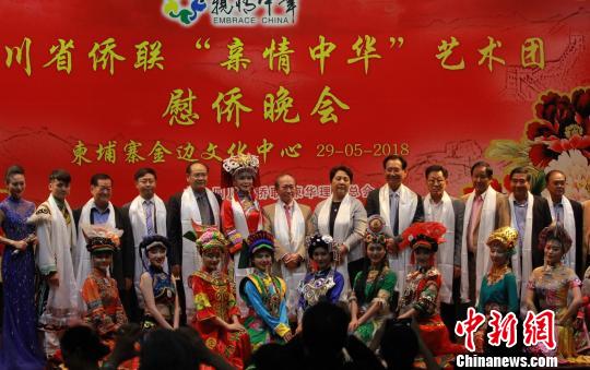 中国侨网图为演出结束后。《柬中时报》提供
